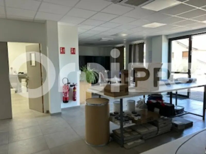 Office in Villefranche-sur-Saône for lease Interior Photo- Image 1 of 12