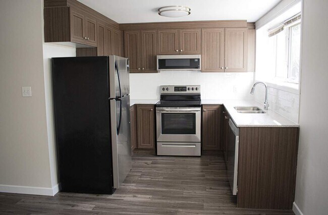 Plus de détails pour 1050 Highland St, Burlington, ON - Multi-résidentiel à vendre