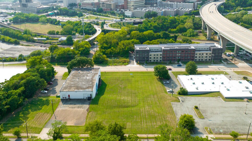 807 Oliver Hill Way, Richmond, VA à vendre - Photo du bâtiment - Image 2 de 4