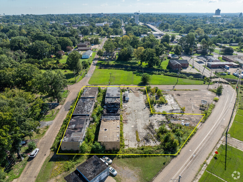 1075 Maderia Ave, Jackson, MS à vendre - Photo du bâtiment - Image 1 de 1