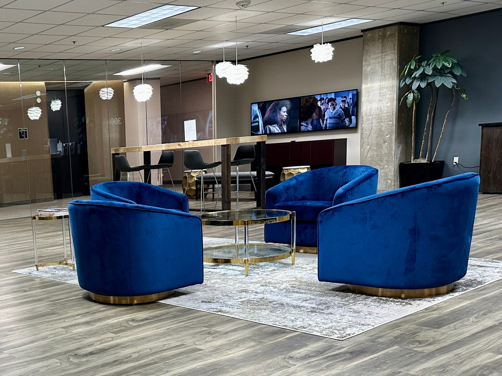 9101 Lyndon B Johnson Fwy, Dallas, TX à louer Photo intérieure- Image 1 de 19