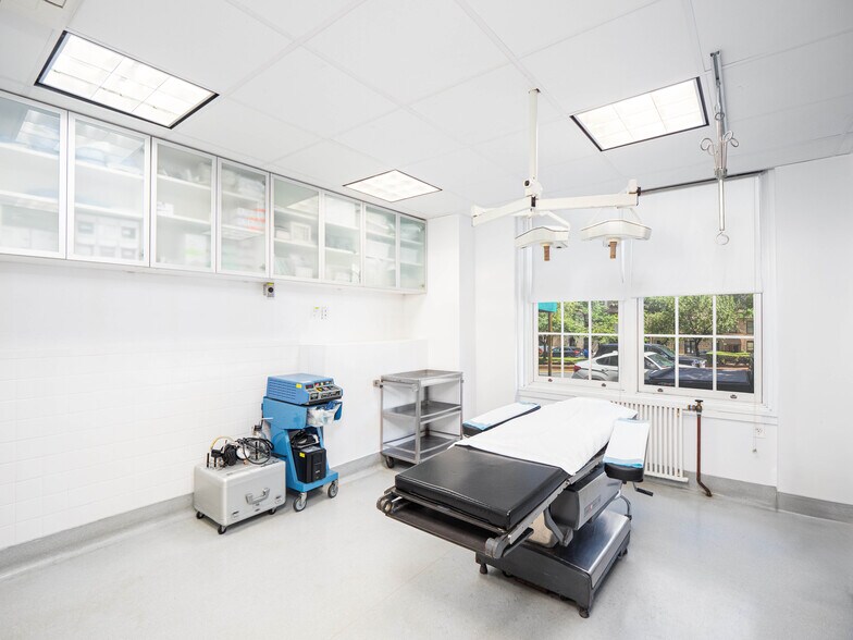 620 Park Ave, New York, NY à vendre - Photo du bâtiment - Image 2 de 10