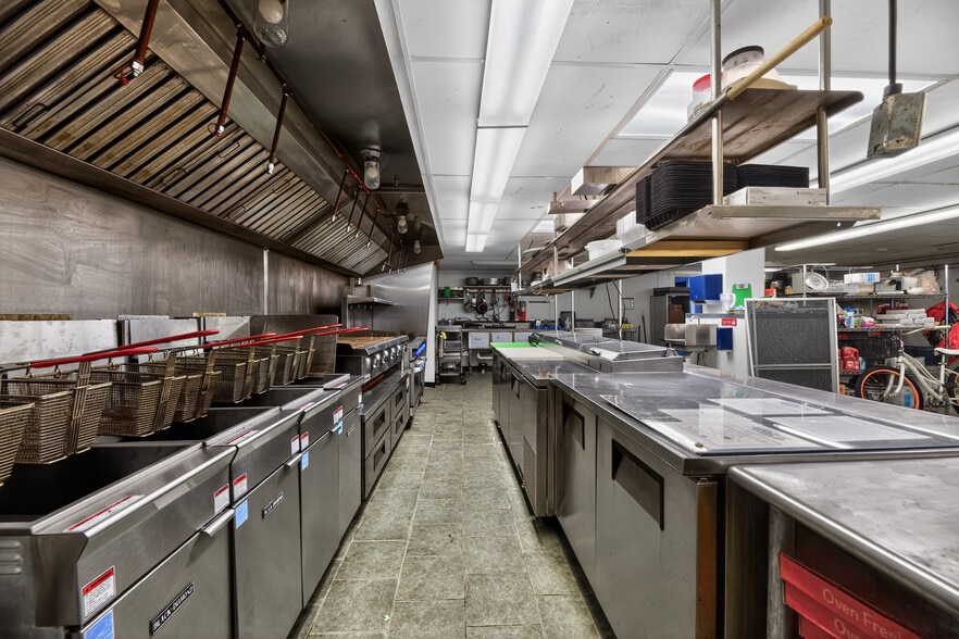 1 Angell Rd, Narragansett, RI for lease - Building Photo - Image 2 of 11