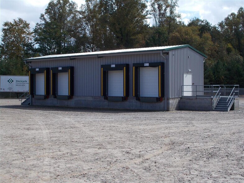 2016 Sand Hill Road Ext, Candler, NC à louer - Photo du bâtiment - Image 2 de 4