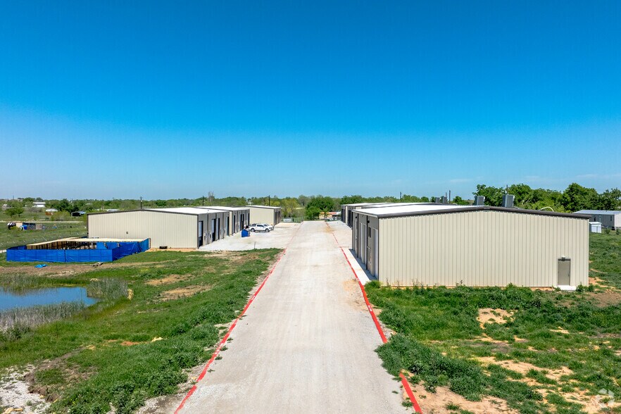 1630 Seaborn Rd, Ponder, TX à vendre - Photo du bâtiment - Image 2 de 15