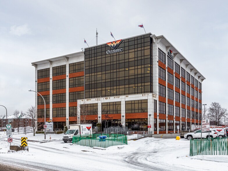 333 Boul Décarie, Montréal, QC à louer - Photo du bâtiment - Image 3 de 3