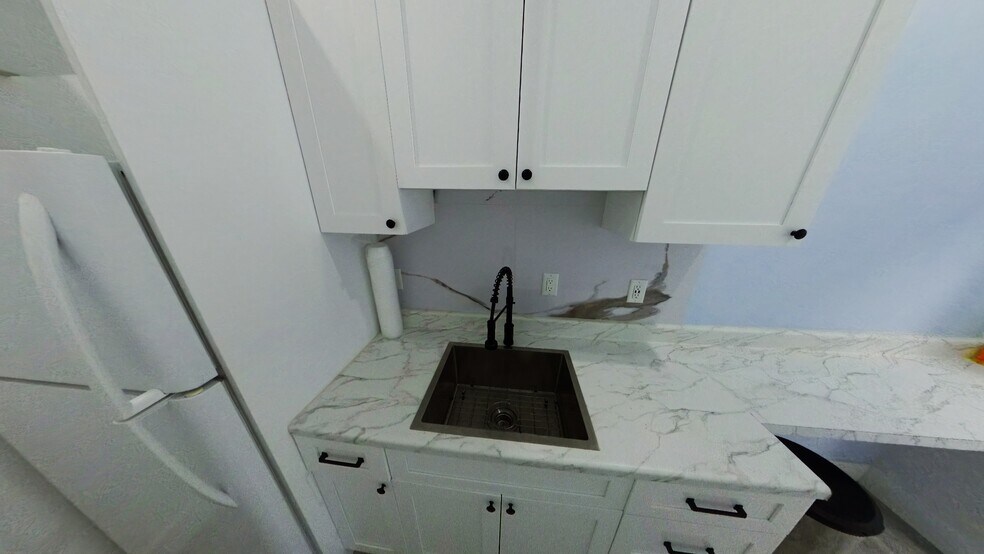 9375-9447 SW 56th St, Miami, FL à louer - Photo du bâtiment - Image 2 de 12