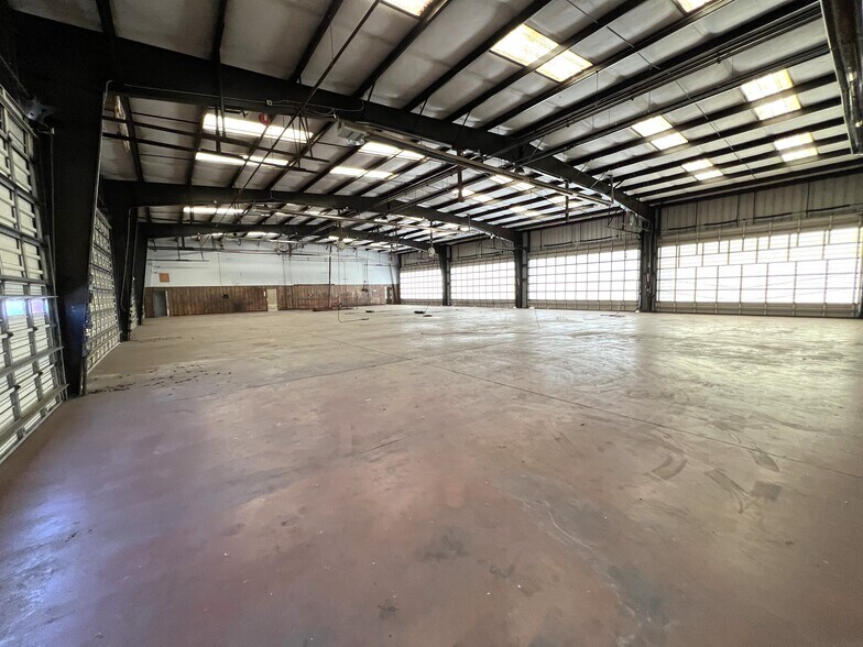 248 E Kettleman Ln, Lodi, CA à vendre - Photo du bâtiment - Image 3 de 12