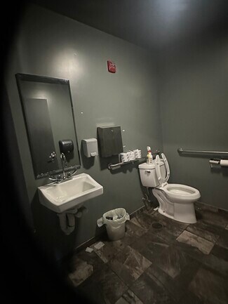 Plus de détails pour 16 High St, Plainville, MA - Industriel à louer