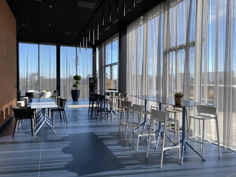 Bureau dans Saint-Jacques-de-la-Lande à louer - Photo intérieure - Image 3 de 9