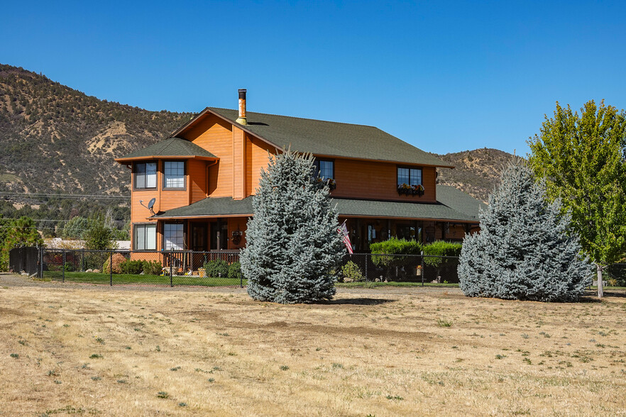 4228 Upland Rd, Montague, CA for sale - Primary Photo - Image 1 of 59