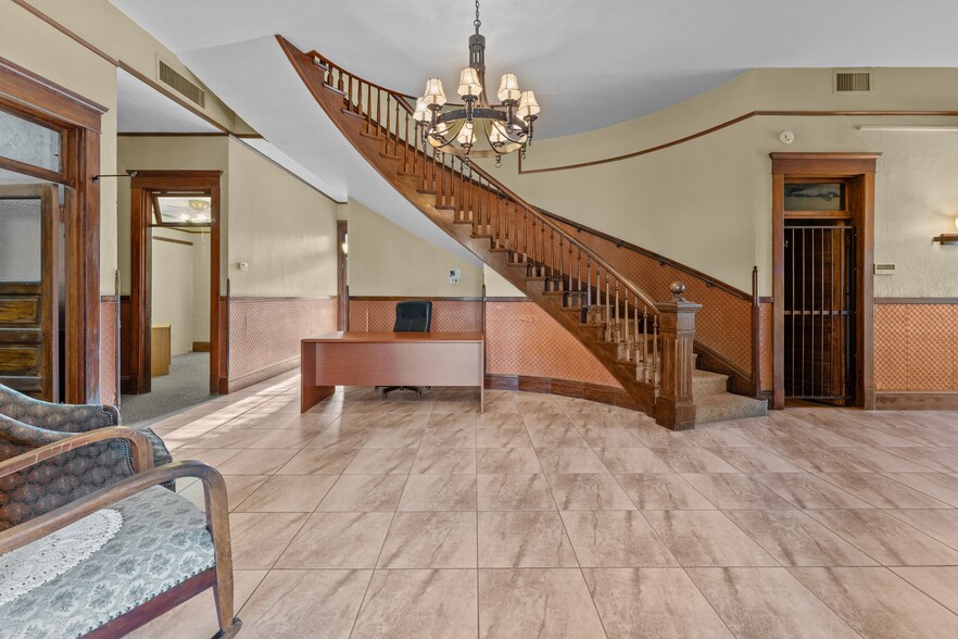 1 E Apache St, Wickenburg, AZ à louer - Hall d’entrée - Image 3 de 14