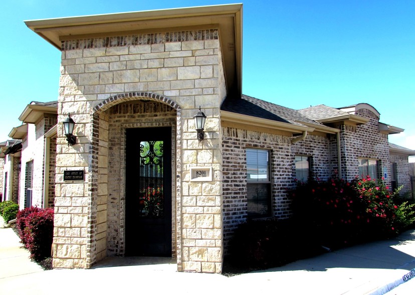 8201 Mid Cities Blvd, North Richland Hills, TX à vendre - Photo du bâtiment - Image 1 de 1