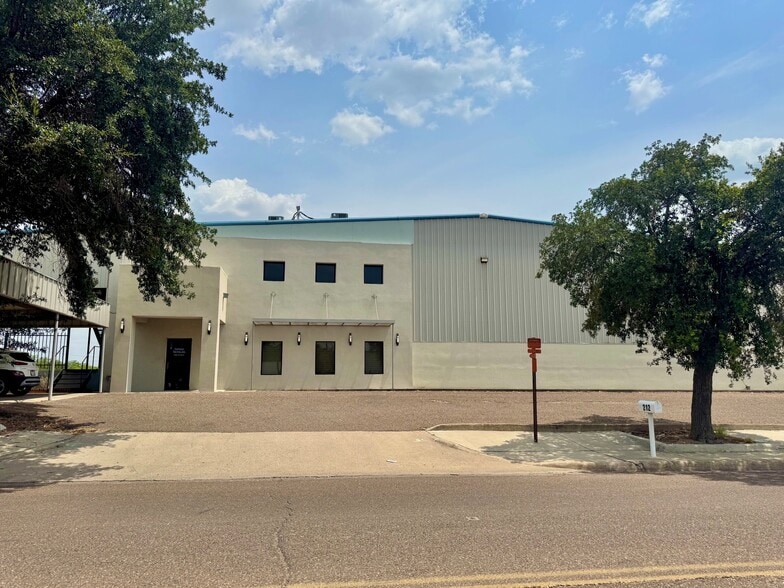 212 Flecha Ln, Laredo, TX for lease - Primary Photo - Image 1 of 19