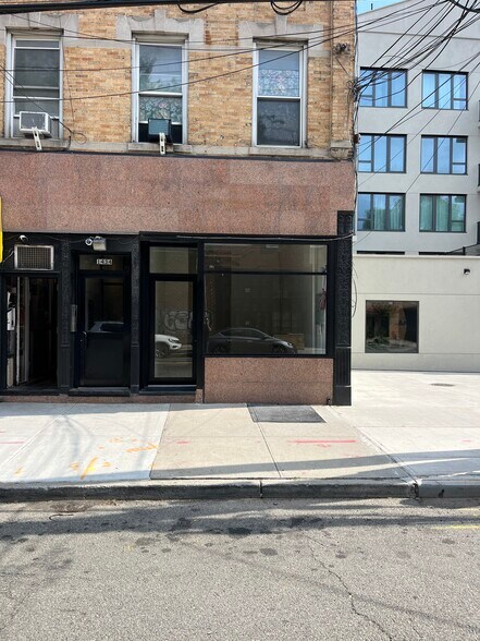 1434 Astoria Blvd, Astoria, NY à louer - Photo du bâtiment - Image 3 de 11