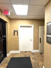 223 Monmouth Rd, West Long Branch, NJ à louer Photo intérieure- Image 2 de 6