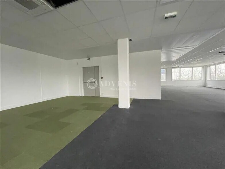 Office in Villepinte for lease - Interior Photo - Image 3 of 9