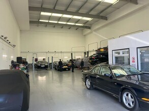 Bell Grn, London for lease Interior Photo- Image 2 of 2