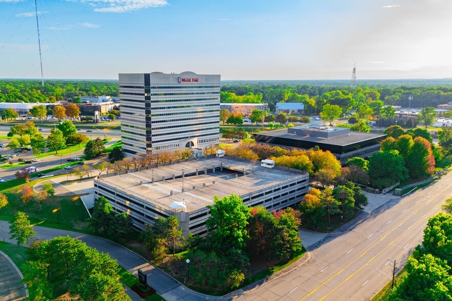 25800 Northwestern Hwy, Southfield, MI for lease - Primary Photo - Image 1 of 15