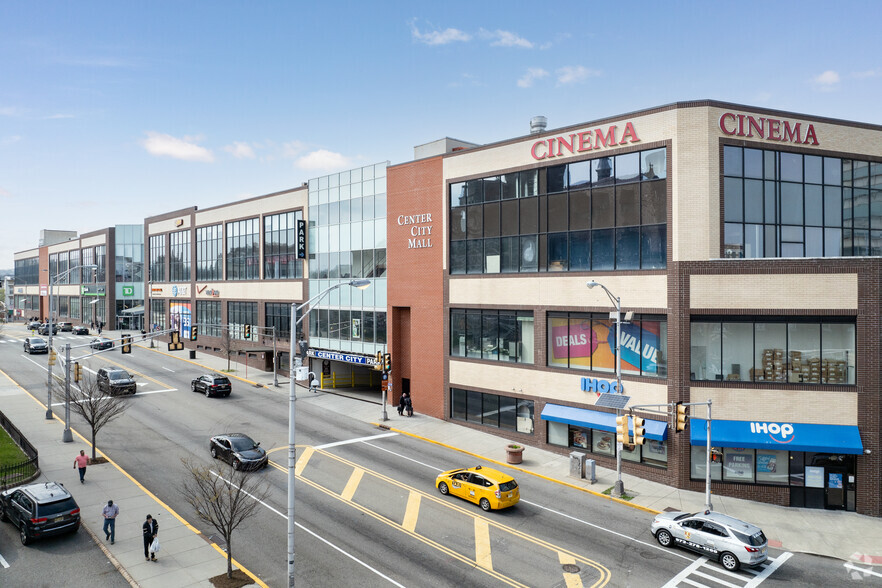 301 Main St, Paterson, NJ for lease - Building Photo - Image 1 of 5