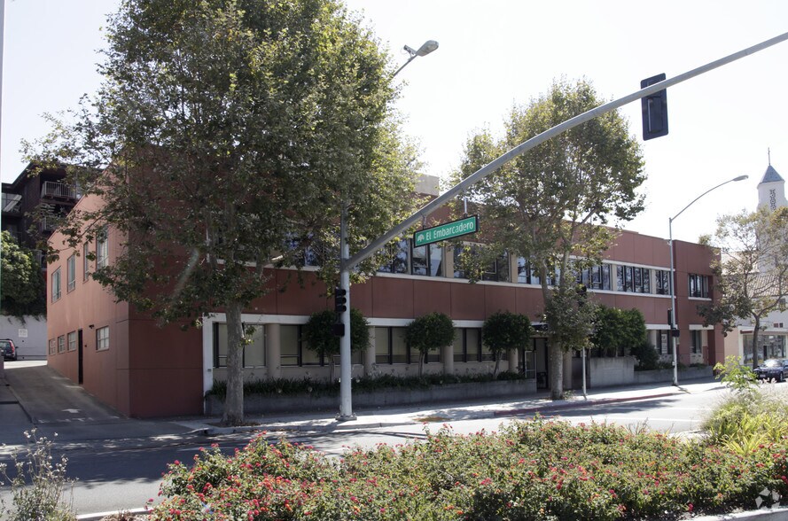 2900 Lakeshore Ave, Oakland, CA à louer - Photo du bâtiment - Image 3 de 3