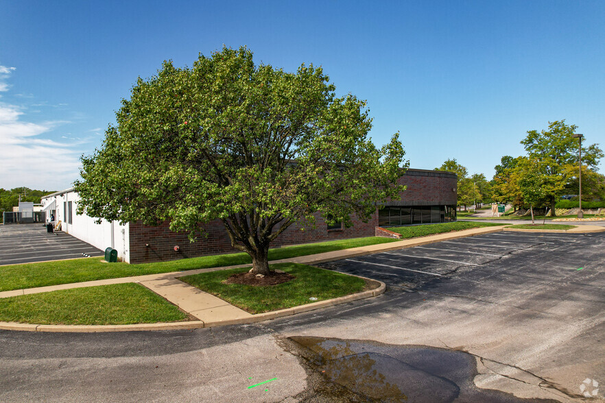 1848-1862 Lackland Hill Pky, Saint Louis, MO for lease - Building Photo - Image 2 of 5