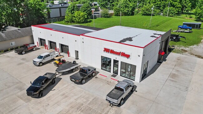 More details for 212 N Lincoln Rd, Rockville, IN - Retail for Sale