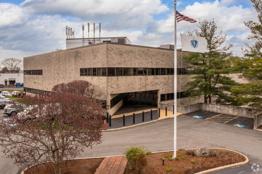 15 Commonwealth Ave, Woburn, MA for lease - Building Photo - Image 2 of 7