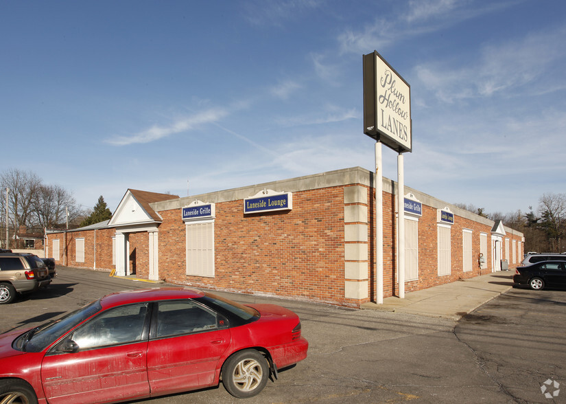 21900 W 9 Mile Rd, Southfield, MI for sale - Primary Photo - Image 1 of 2