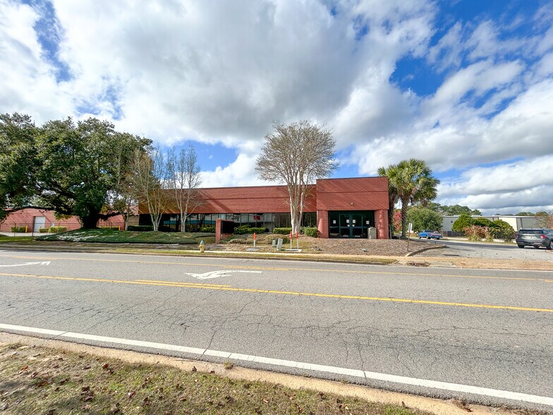 840 Lakeside Dr, Mobile, AL à louer - Photo du bâtiment - Image 2 de 29