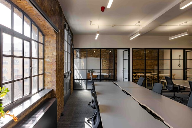 Plus de détails pour 14 Gowers Walk, London - Bureau à louer