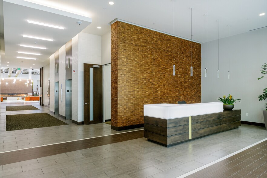 Park Square portefeuille de 2 propriétés à vendre sur LoopNet.ca - Photo du bâtiment - Image 3 de 19