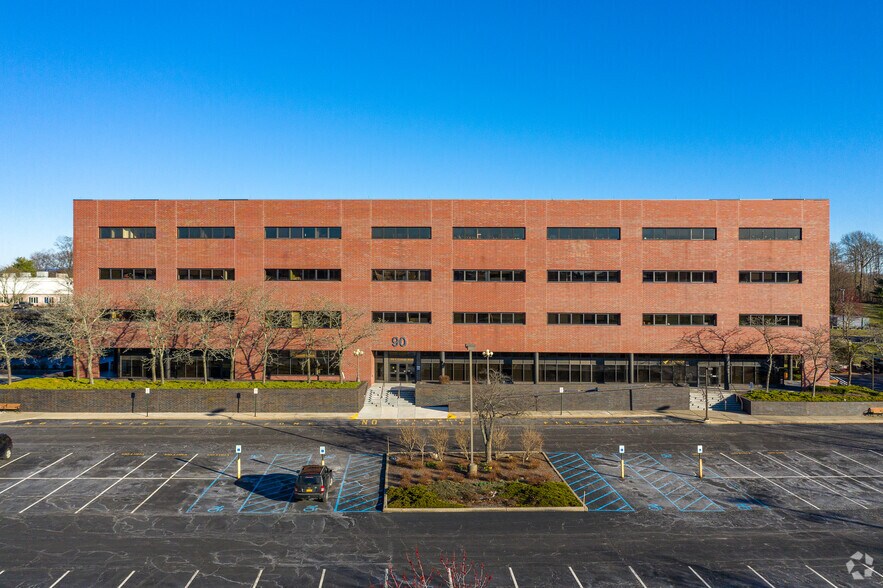 90 Crystal Run Rd, Middletown, NY à louer - Photo du bâtiment - Image 2 de 8