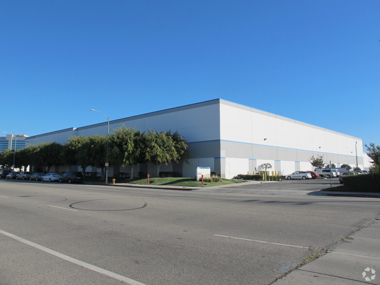 20100-20102 S Vermont Ave, Torrance, CA for lease - Primary Photo - Image 1 of 12