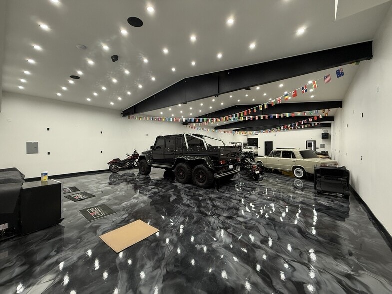 3075 California St, Burbank, CA for lease - Building Photo - Image 3 of 12