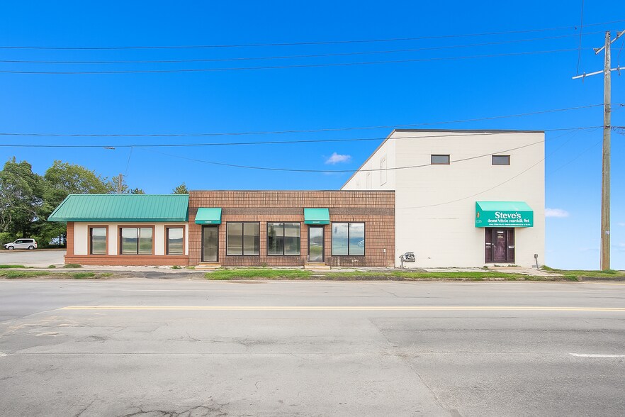 733-759 Memorial Ave, West Springfield, MA à vendre - Photo principale - Image 1 de 64