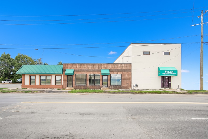 733-759 Memorial Ave, West Springfield, MA for sale - Primary Photo - Image 1 of 64