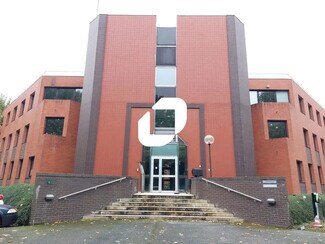 Plus de détails pour 6 Rue Jean Pierre Timbaud, Montigny-le-Bretonneux - Bureau à louer