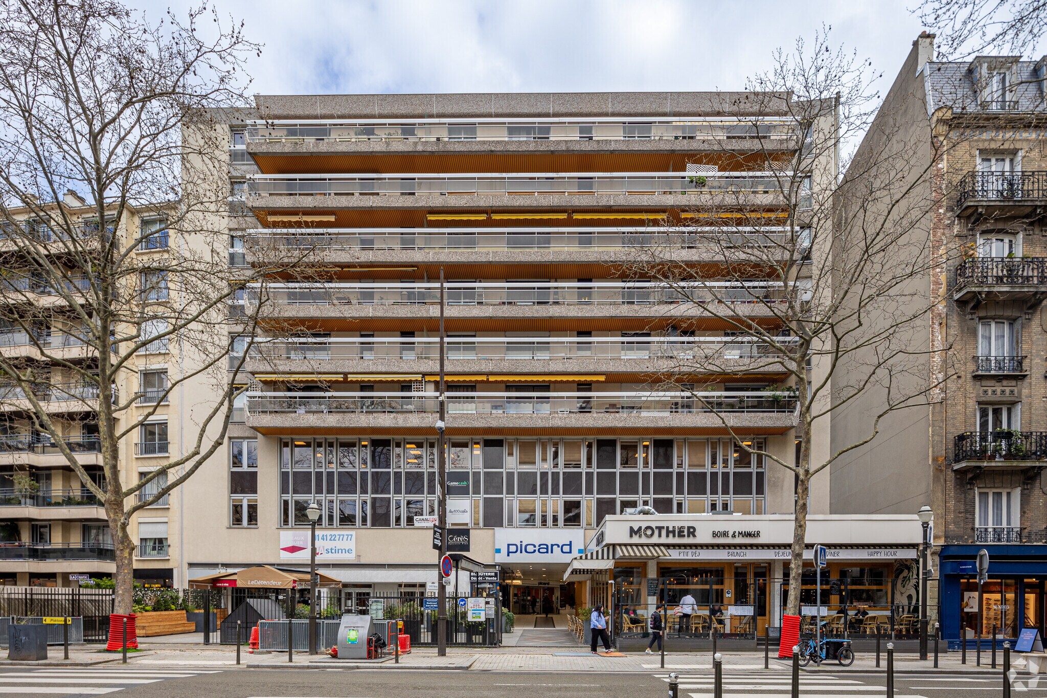 Retail in Boulogne-Billancourt for lease Primary Photo- Image 1 of 3