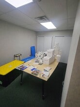 5847 Francis Lewis Blvd, Oakland Gardens, NY à louer - Vidéo sur l’inscription commerciale
