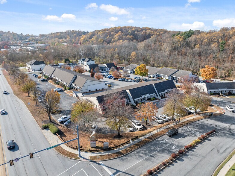 4601 W Chester Pike, Newtown Square, PA à louer - Photo du bâtiment - Image 1 de 17
