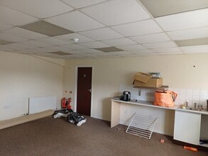 3A Darklake Vw, Plymouth for lease Interior Photo- Image 2 of 2