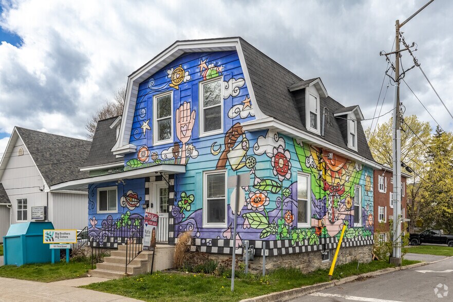 101 Third St W, Cornwall, ON for sale - Primary Photo - Image 1 of 2