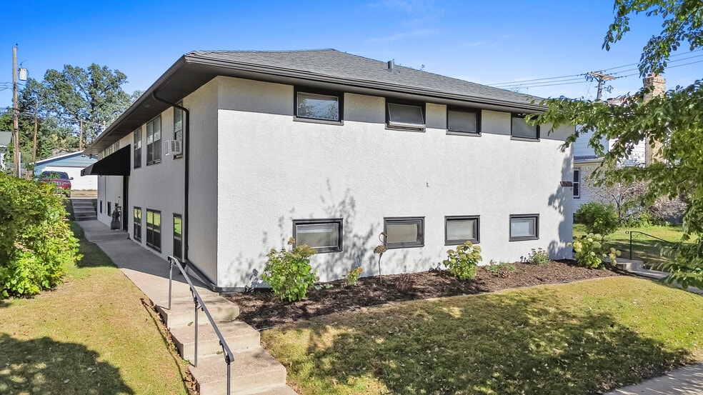 1715 Thomas Ave, Saint Paul, MN for sale - Building Photo - Image 2 of 22