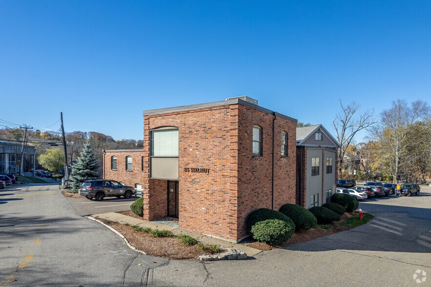 35 Walnut St, Wellesley, MA à louer - Photo du bâtiment - Image 2 de 6