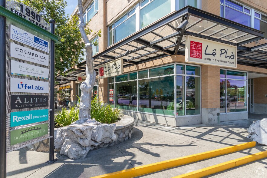 1990 Fort St, Victoria, BC à louer - Photo du bâtiment - Image 3 de 8