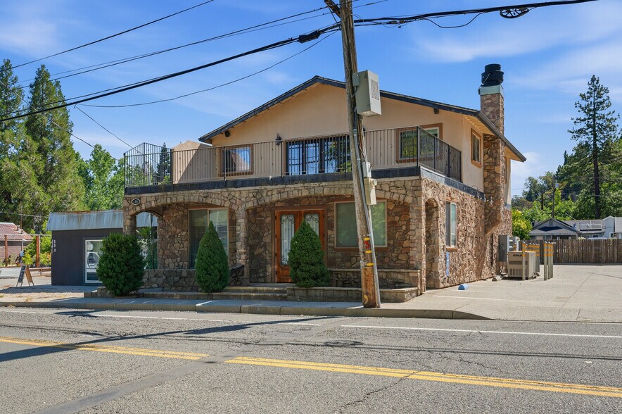 450 Colfax Ave, Grass Valley, CA à vendre - Photo du bâtiment - Image 3 de 26