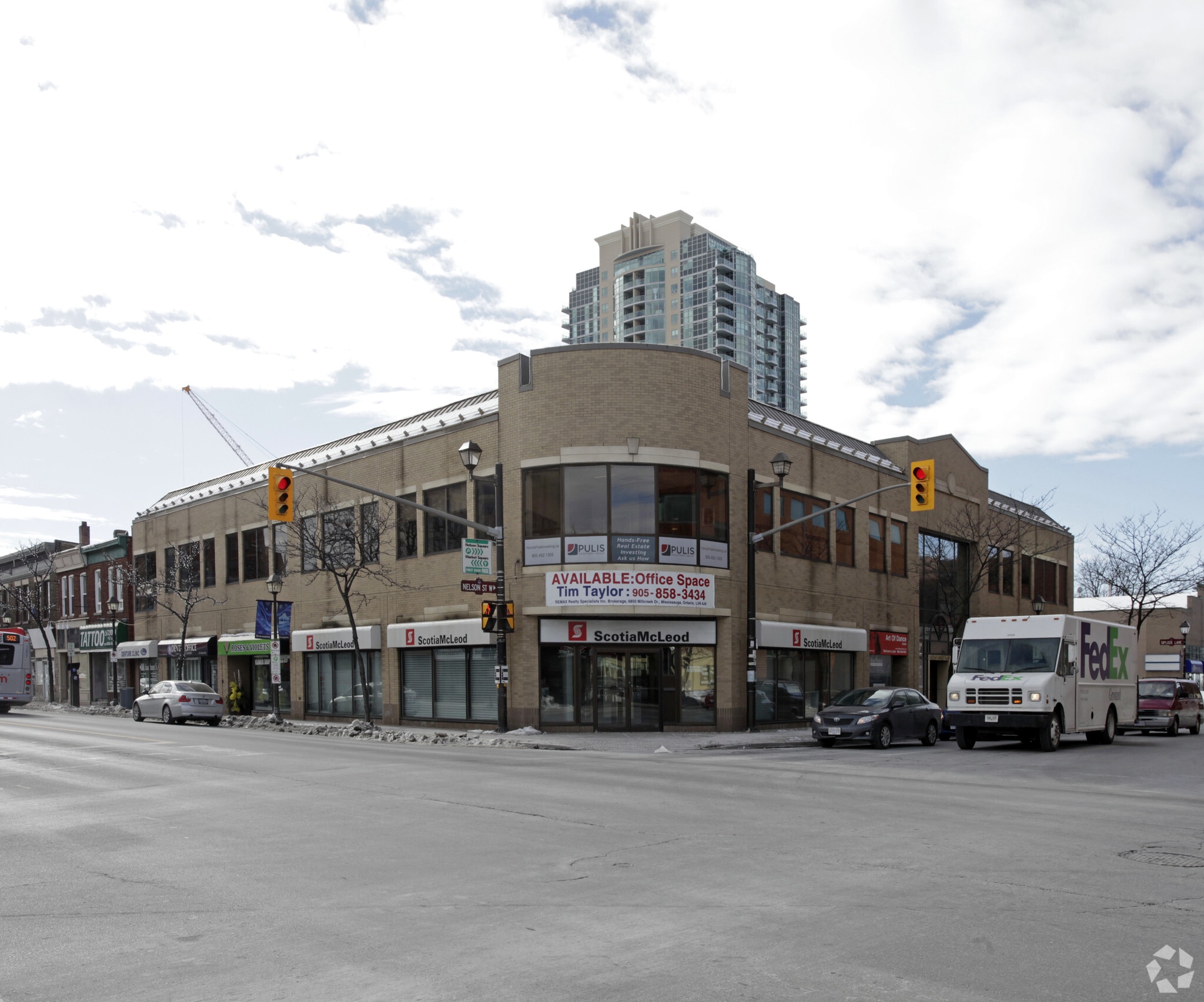 1 Nelson St W, Brampton, ON for lease Primary Photo- Image 1 of 4