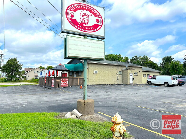 1575 Massillon Rd, Akron, OH à vendre - Photo du bâtiment - Image 2 de 9