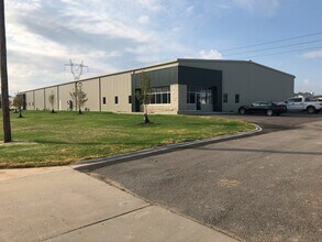 371 Transpoint Dr, Dupo, IL for lease Building Photo- Image 1 of 10
